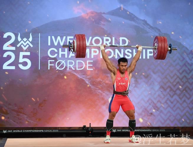 何岳基勇夺举重男子67公斤级双金 何岳基勇夺举重男子67公斤级双金