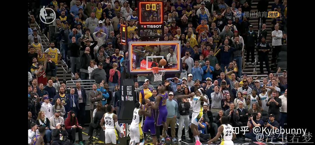 詹姆斯补篮锁定胜局 东契奇砍34分 湖人险胜步行者 詹姆斯补篮锁定胜局 东契奇砍34分 湖人险胜步行者